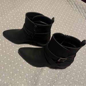 Maurices size 7.5 booties